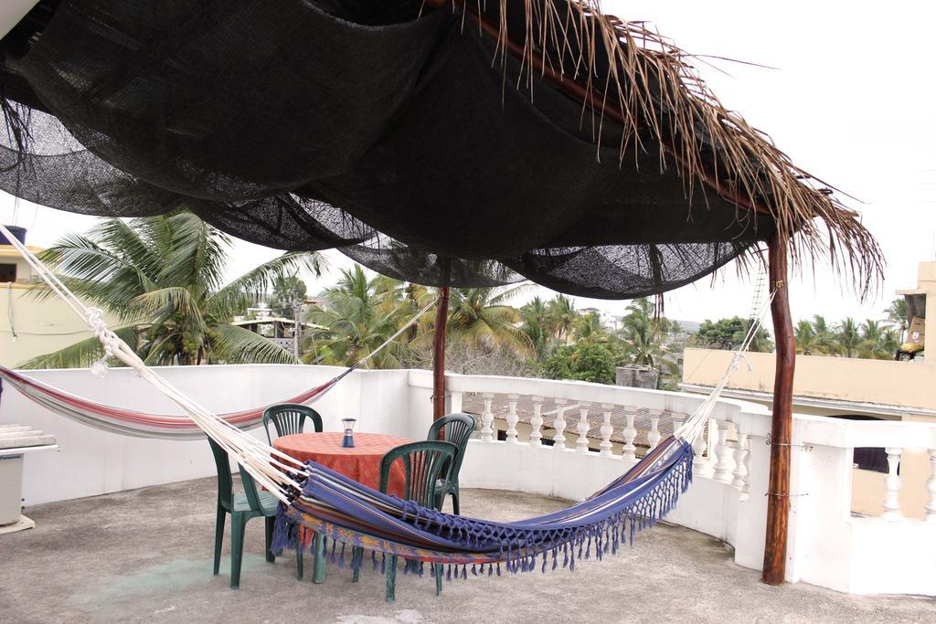 Planet House Hotell Puerto Ayora  Exteriör bild