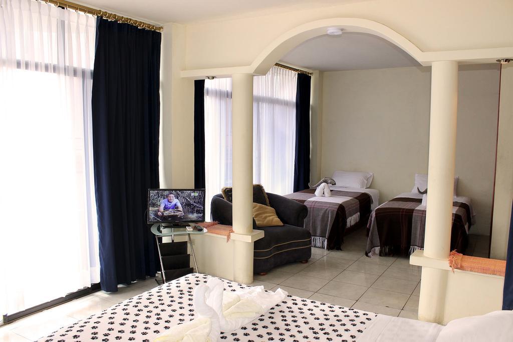 Planet House Hotell Puerto Ayora  Rum bild