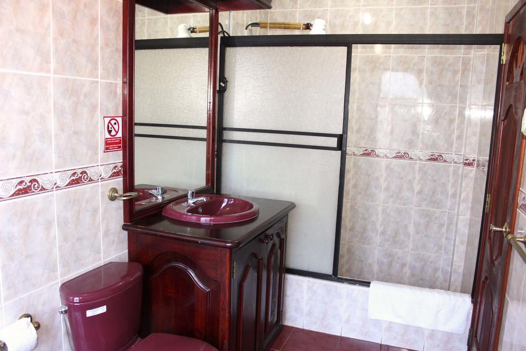 Planet House Hotell Puerto Ayora  Rum bild