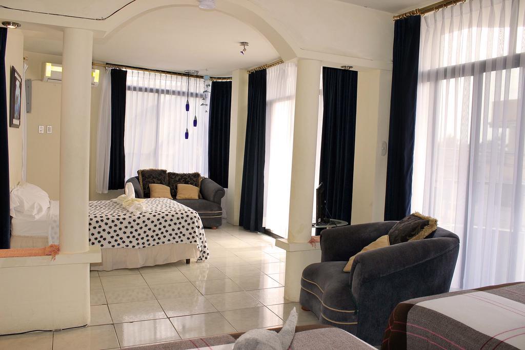 Planet House Hotell Puerto Ayora  Rum bild