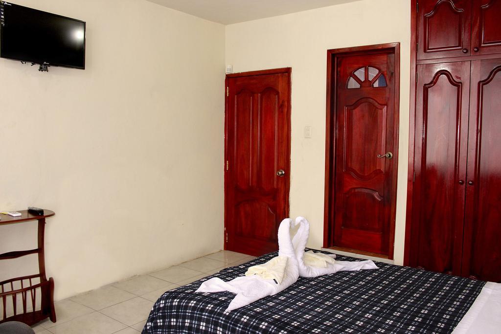Planet House Hotell Puerto Ayora  Rum bild